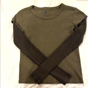 Brandy Melville Green Long Sleeve Tee Casual Cotton